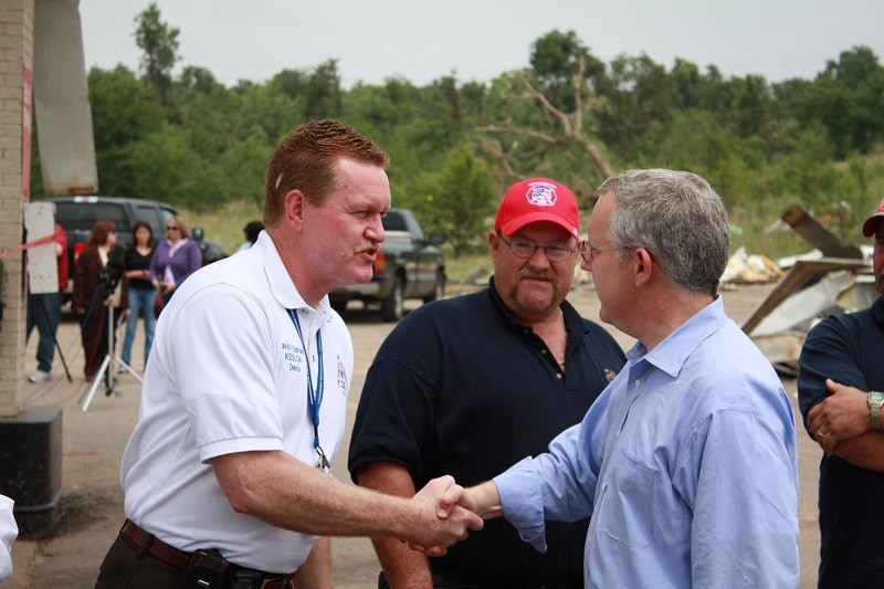 Gov. Brad Henry shakes hands with an offical. 
