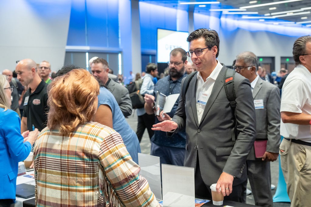 Supplier attendee talks to OMES employee at Statewide Contracts booth